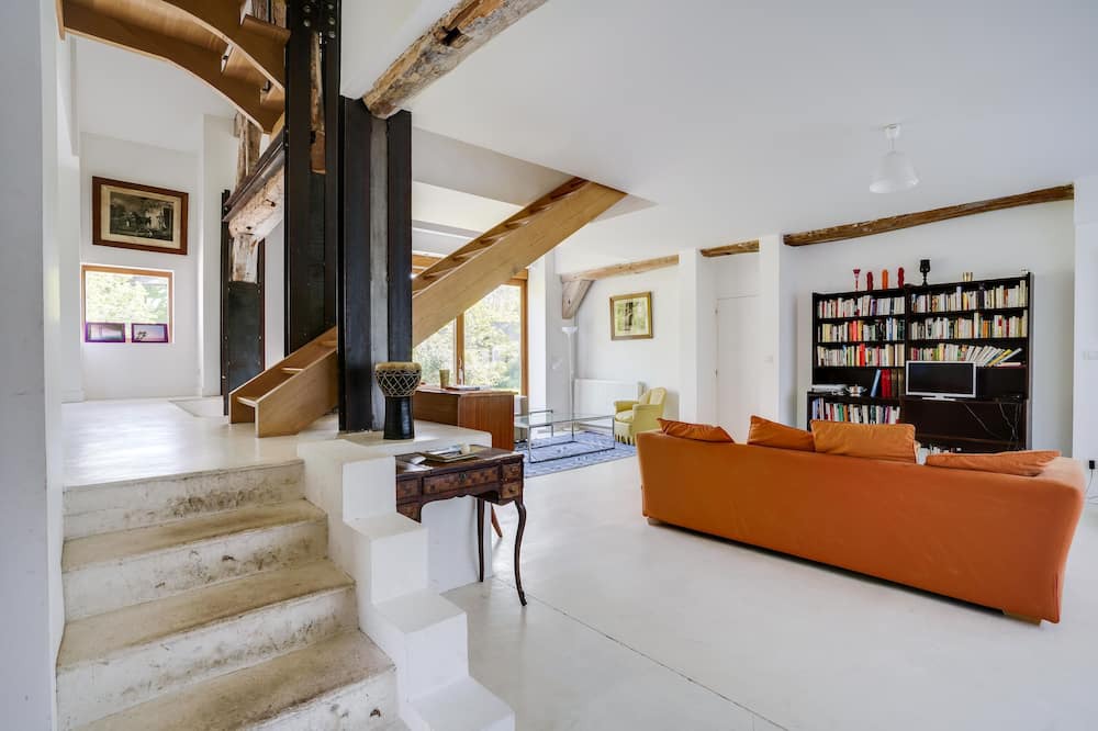 Photo of Livingroom in Larchant