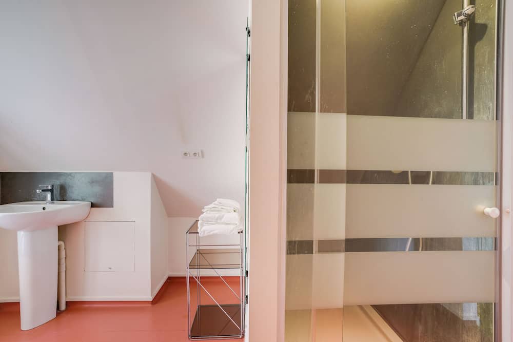 Photo of Bathroom in Larchant