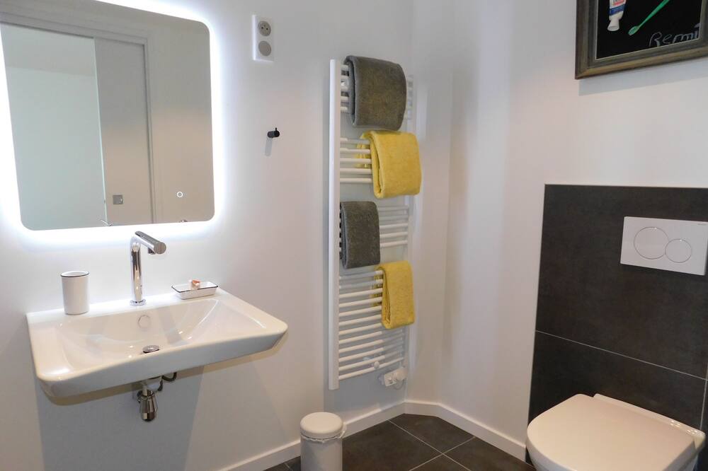 Photo of Bathroom in Chateauneuf-de-Galaure