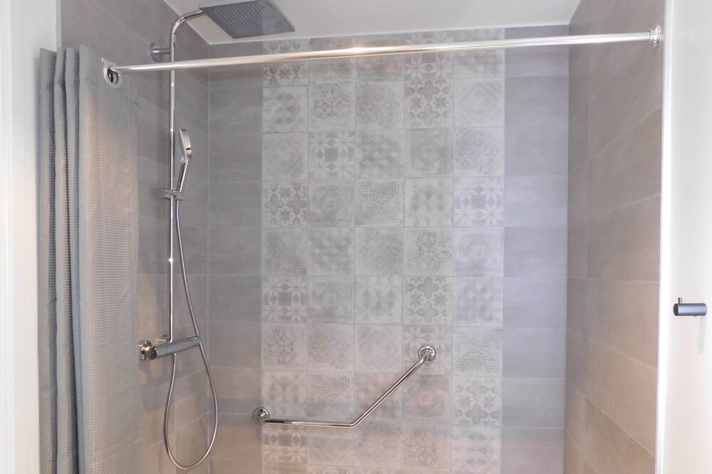 Photo of Bathroom in Chateauneuf-de-Galaure