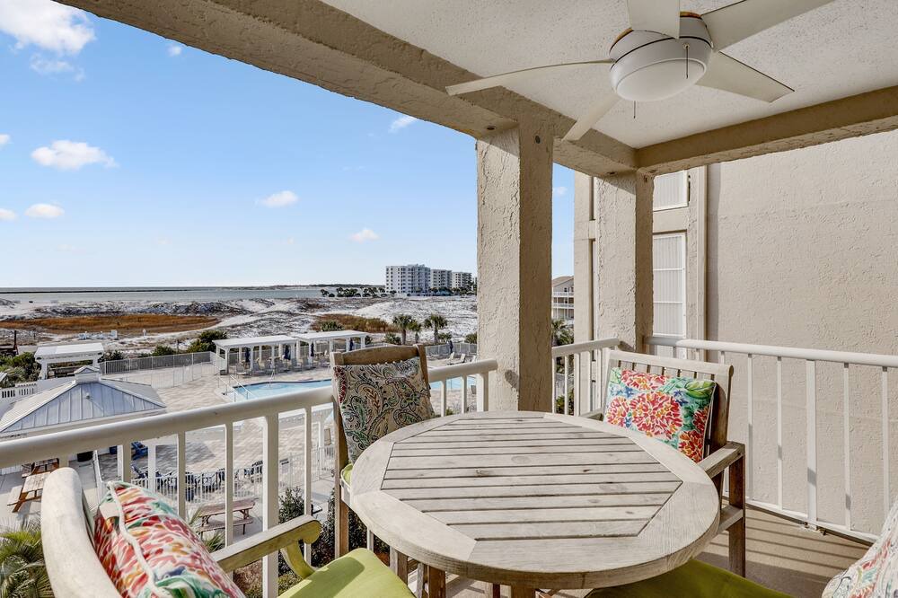 Photo of Patio Balcony in Holiday Isle