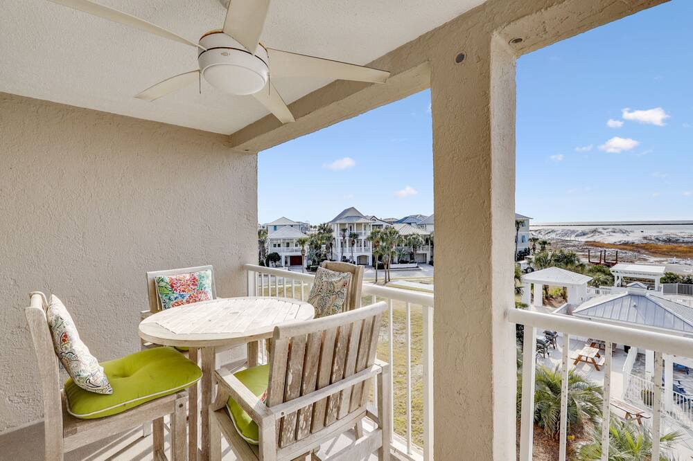 Photo of Patio Balcony in Holiday Isle