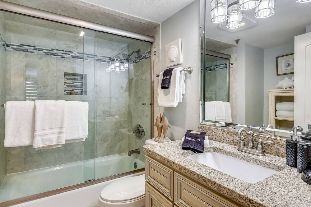 Photo of Bathroom in Holiday Isle
