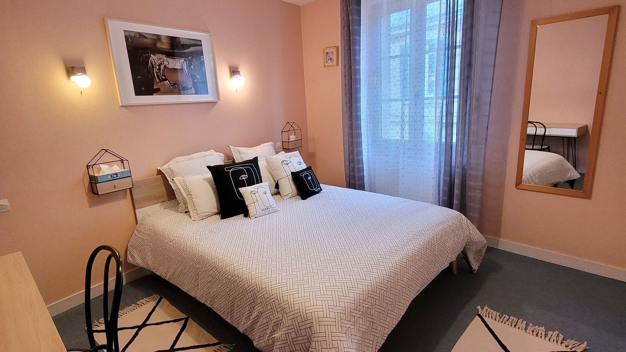 Photo of Bedroom in Oiron