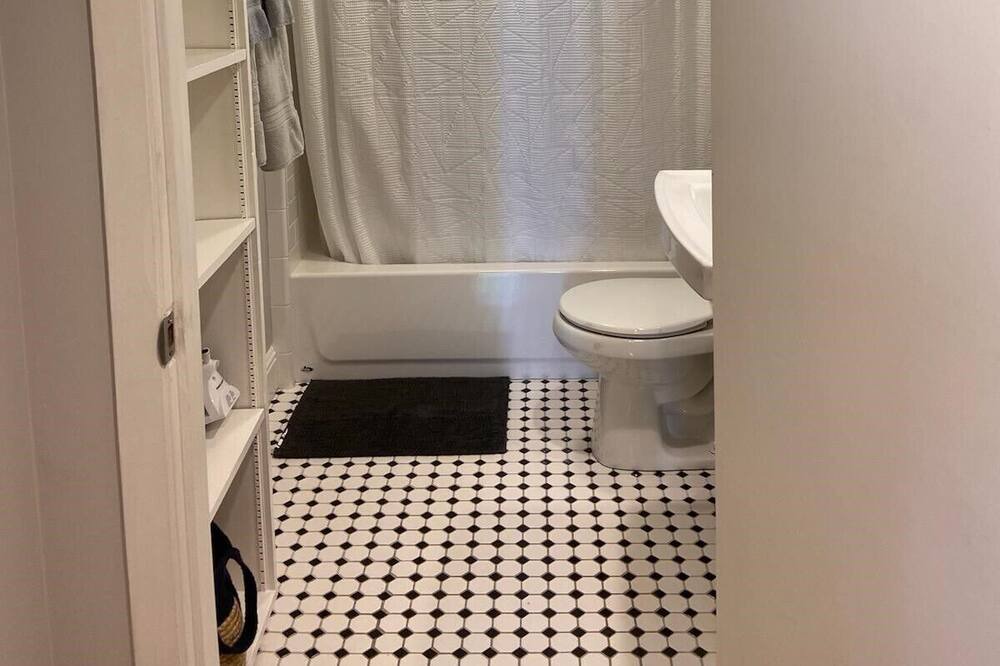 Photo of Bathroom in Lake Street