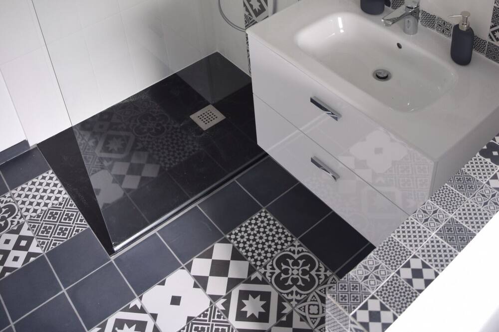 Photo of Bathroom in Saint-Jean-de-Boiseau