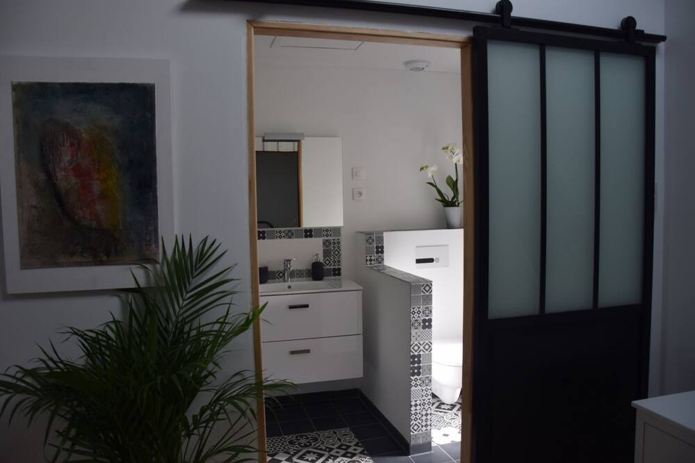 Photo of Bathroom in Saint-Jean-de-Boiseau