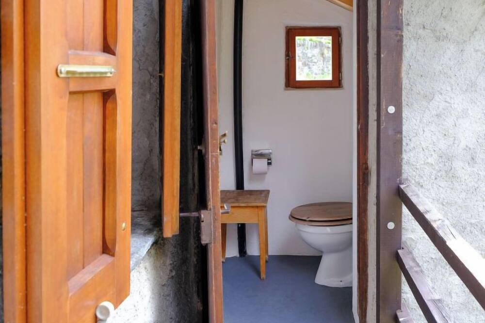 Photo of Bathroom in Negrentino