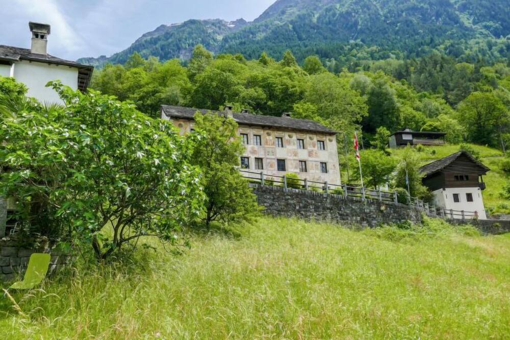 Photo of Outdoor in Negrentino