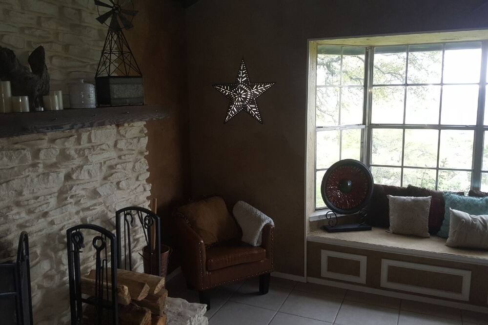 Photo of Livingroom in Dripping Springs