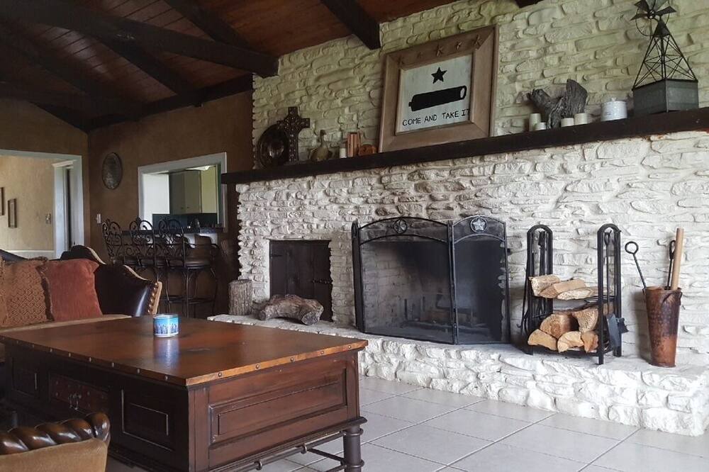 Photo of Livingroom in Dripping Springs