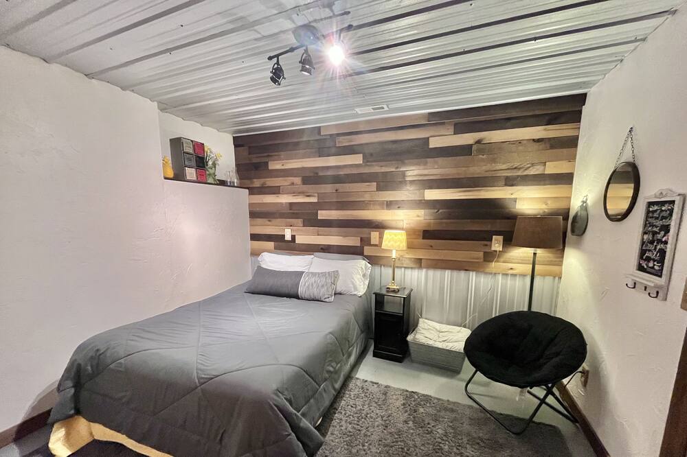 Photo of Bedroom in Knik-Fairview