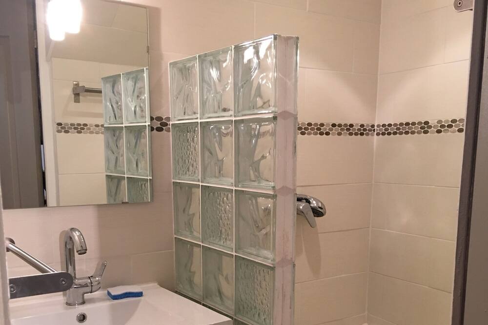 Photo of Bathroom in Bellegarde
