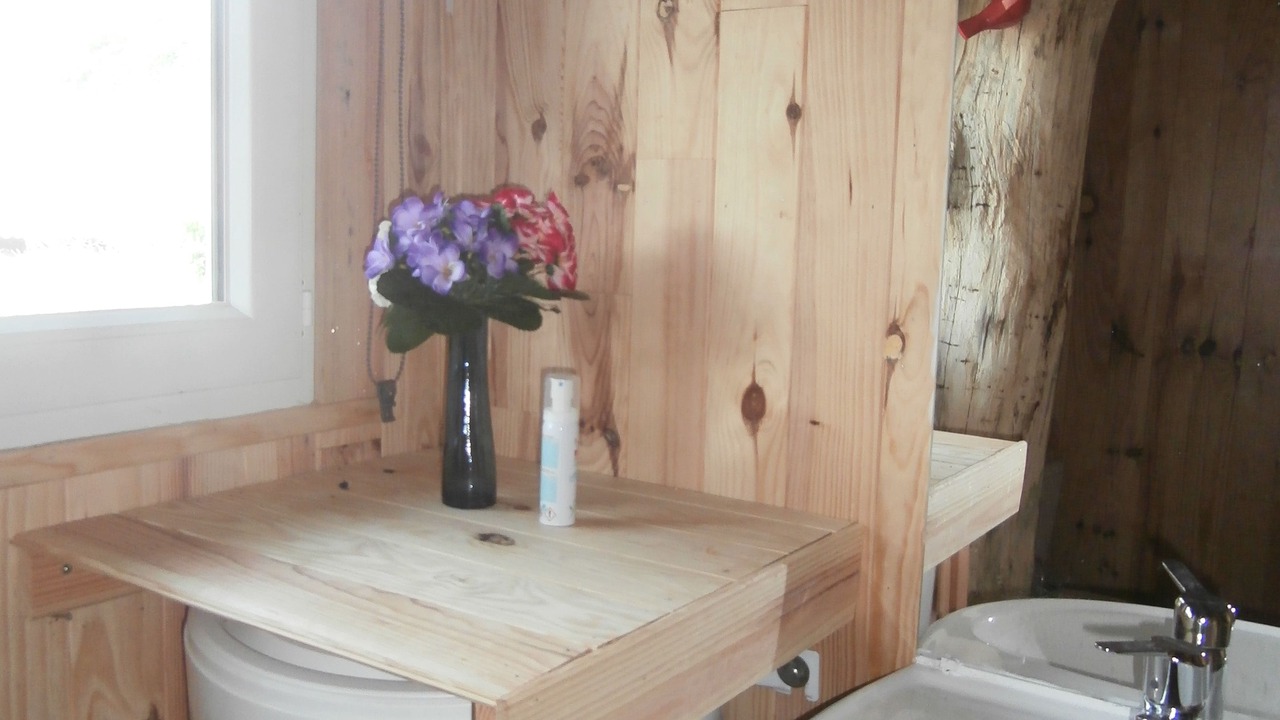 Photo of Bathroom in Saint-Thomas-de-Courceriers