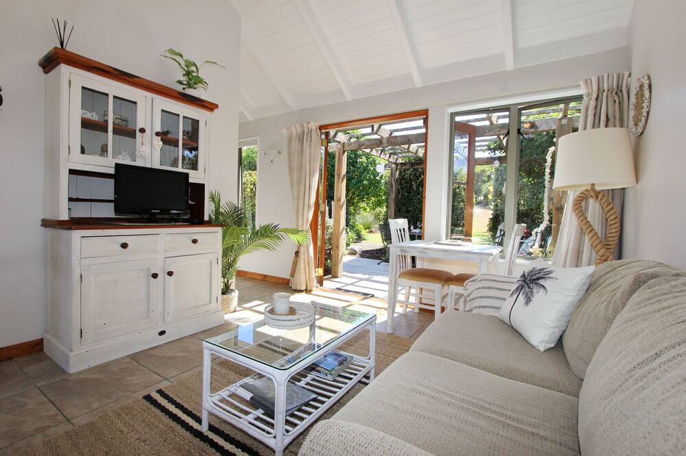 Photo of Livingroom in Cooks Beach