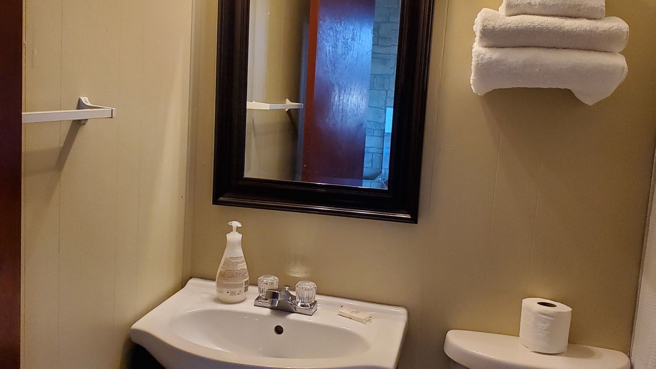 Photo of Bathroom in Nipigon