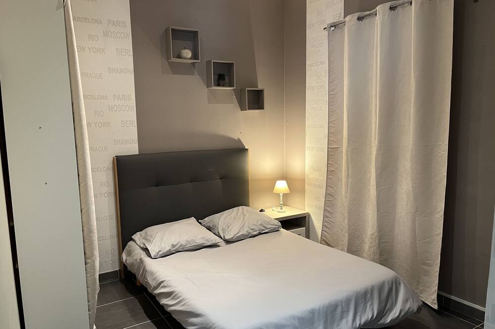 Photo of Bedroom in Bagnols-sur-Ceze