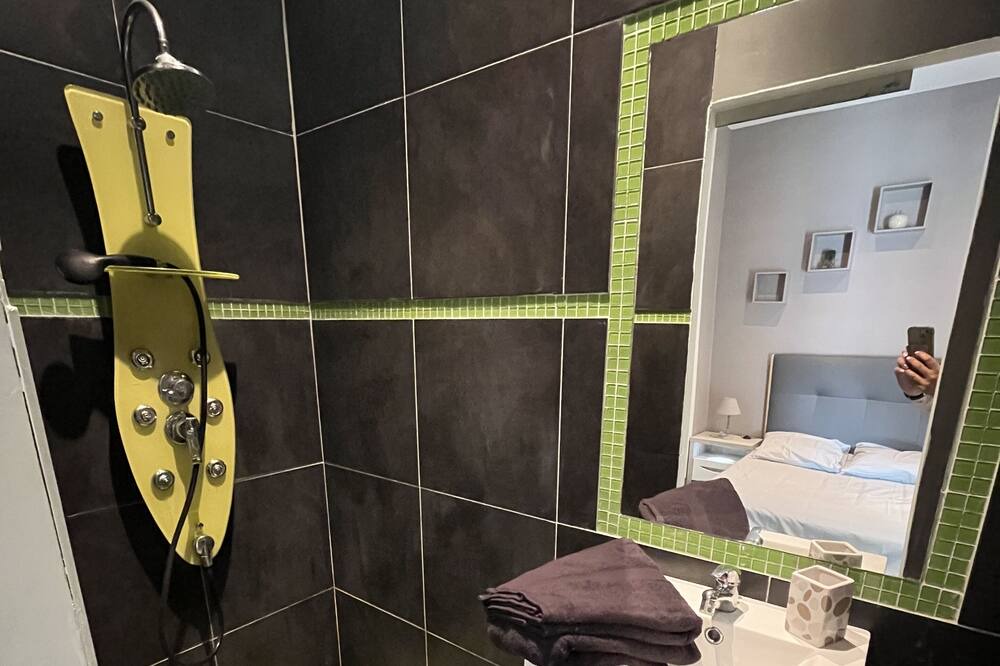 Photo of Bathroom in Bagnols-sur-Ceze