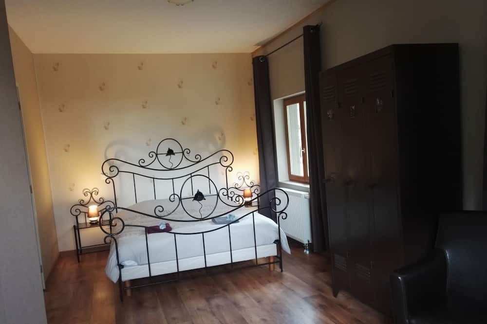 Photo of Bedroom in Saint-Martin-du-Puy