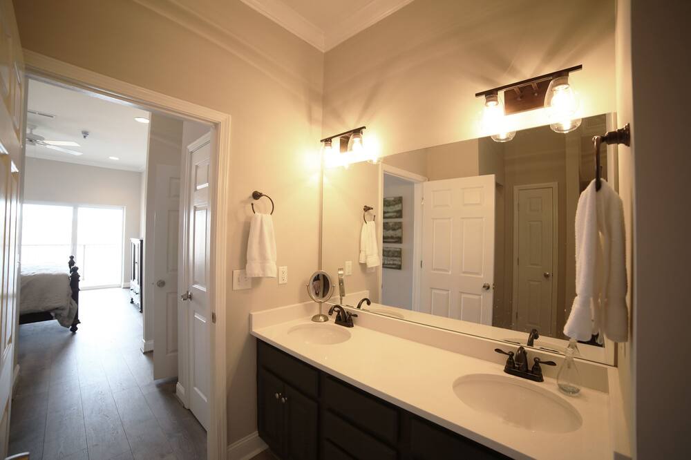 Photo of Bathroom in Jasper