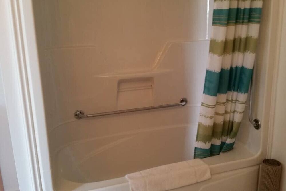 Photo of Bathroom in Cormack