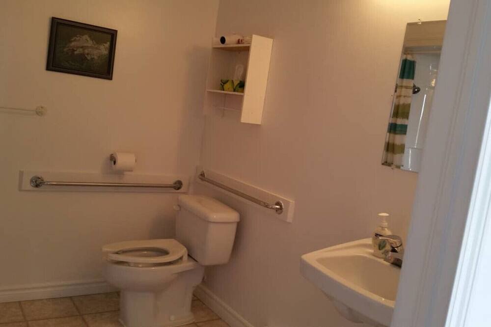 Photo of Bathroom in Cormack