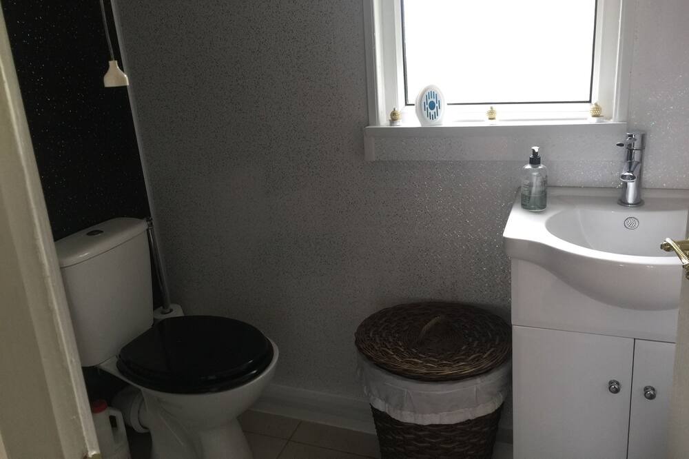 Photo of Bathroom in Bont Newydd