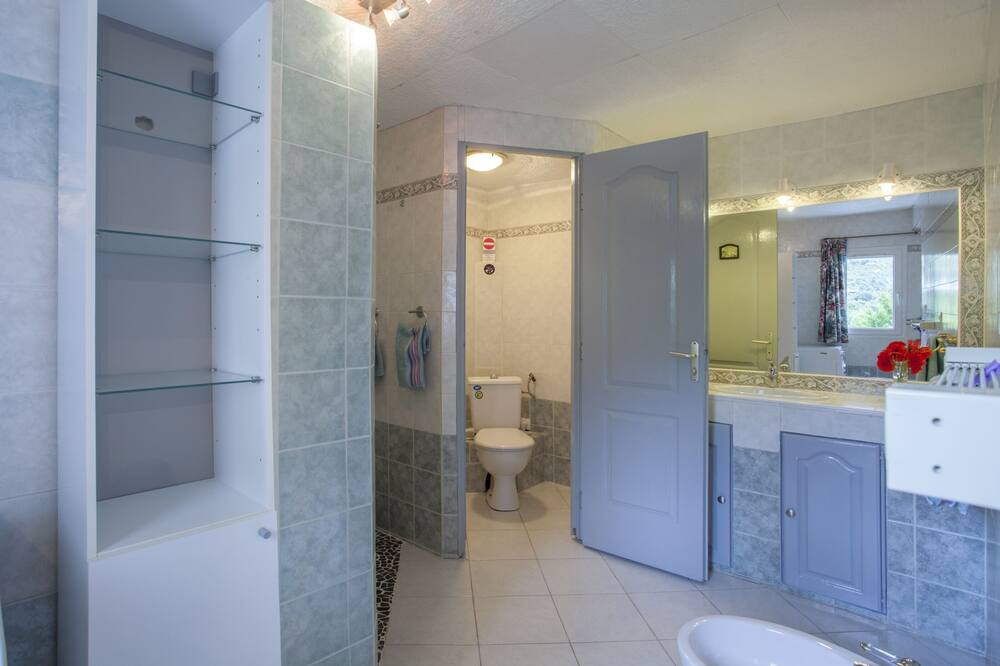 Photo of Bathroom in Sisco