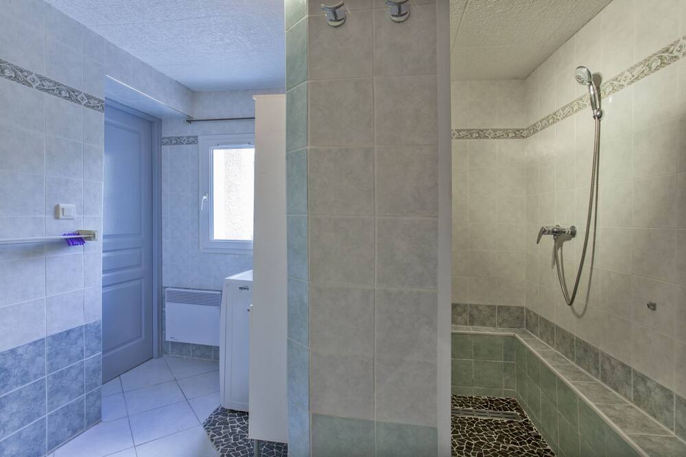 Photo of Bathroom in Sisco