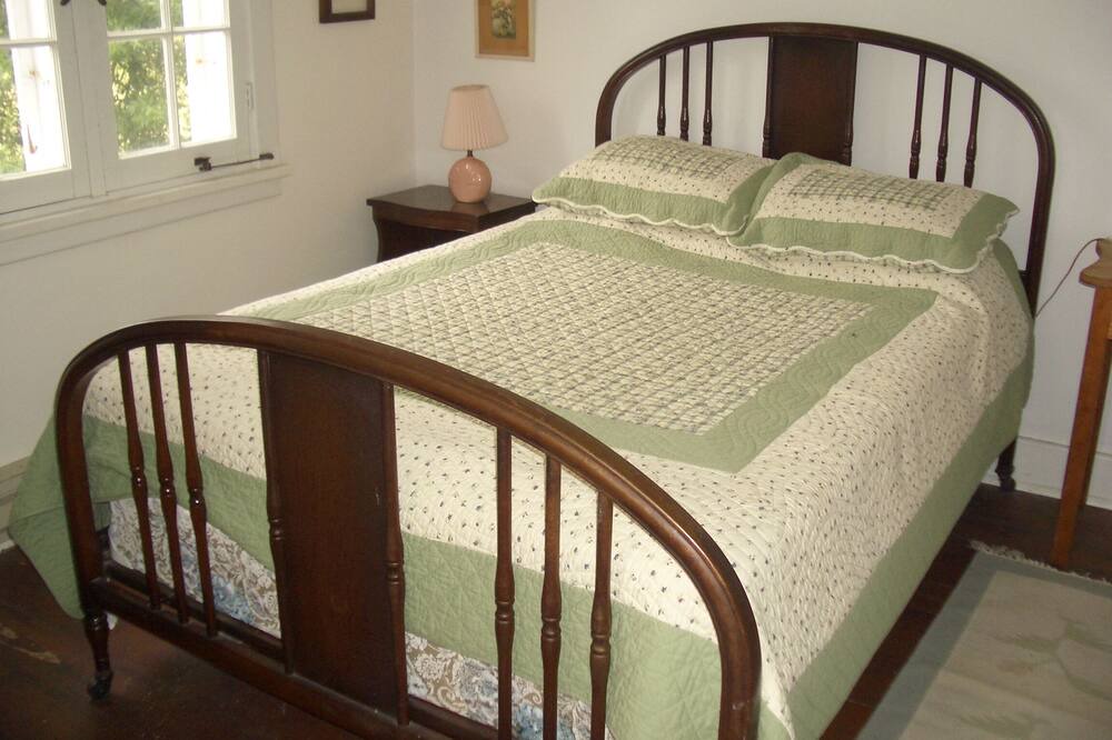 Photo of Bedroom in Drummond-North Elmsley