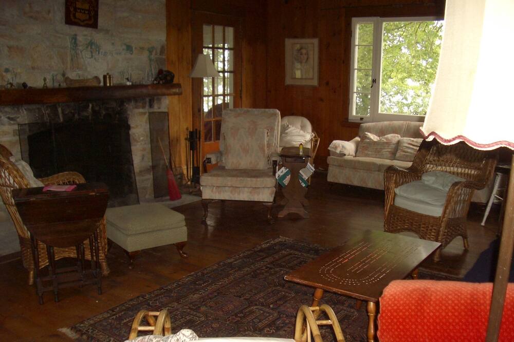 Photo of Livingroom in Drummond-North Elmsley