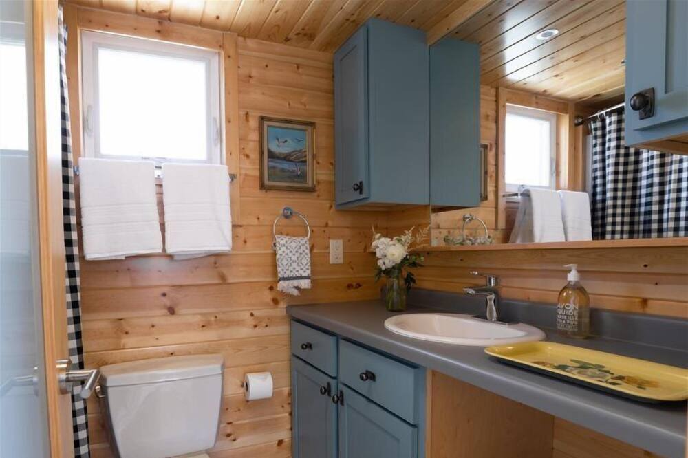 Photo of Bathroom in Larkspur