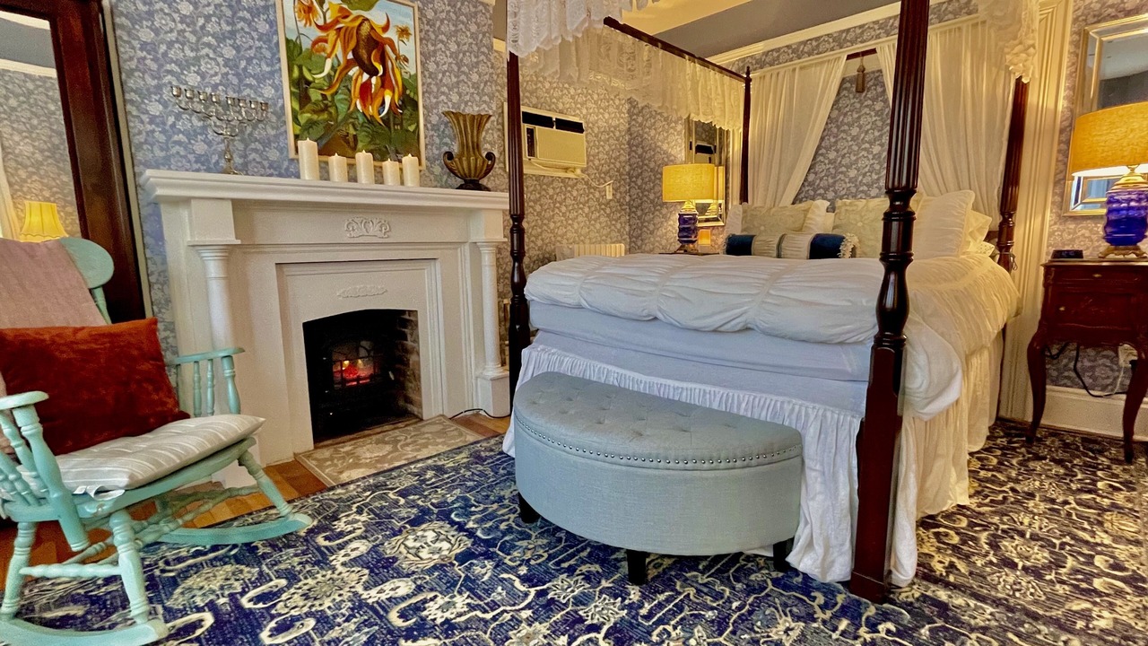 Photo of Bedroom in Queens Square