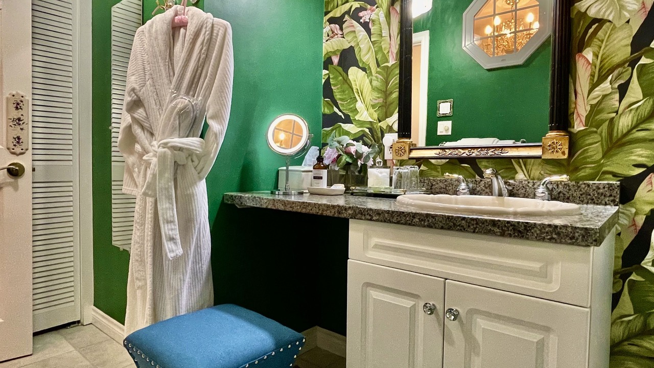 Photo of Bathroom in Queens Square