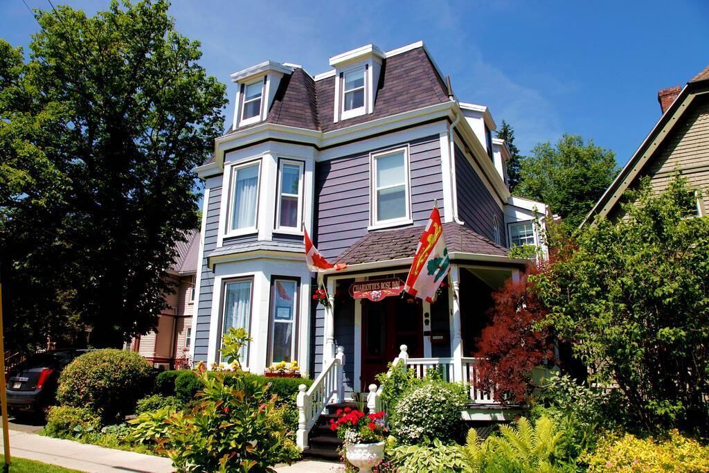 Photo of Others in Queens Square