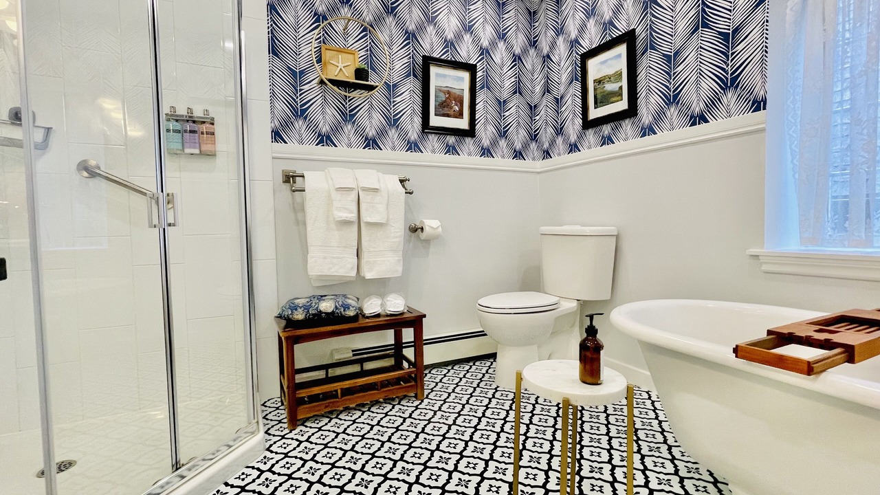 Photo of Bathroom in Queens Square