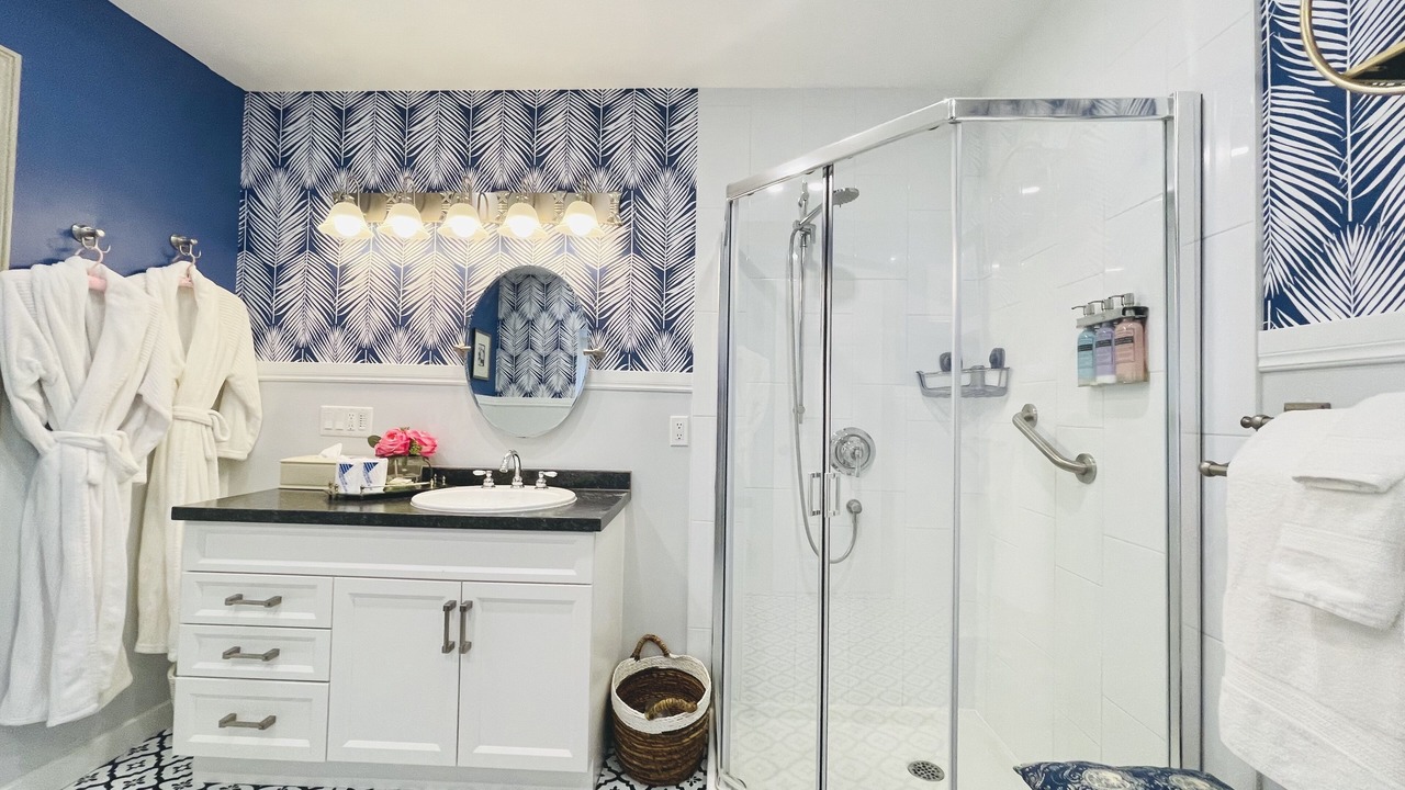 Photo of Bathroom in Queens Square