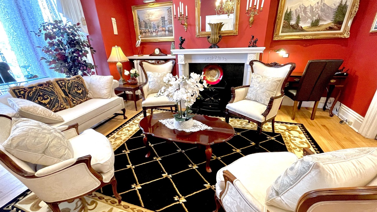 Photo of Others in Queens Square