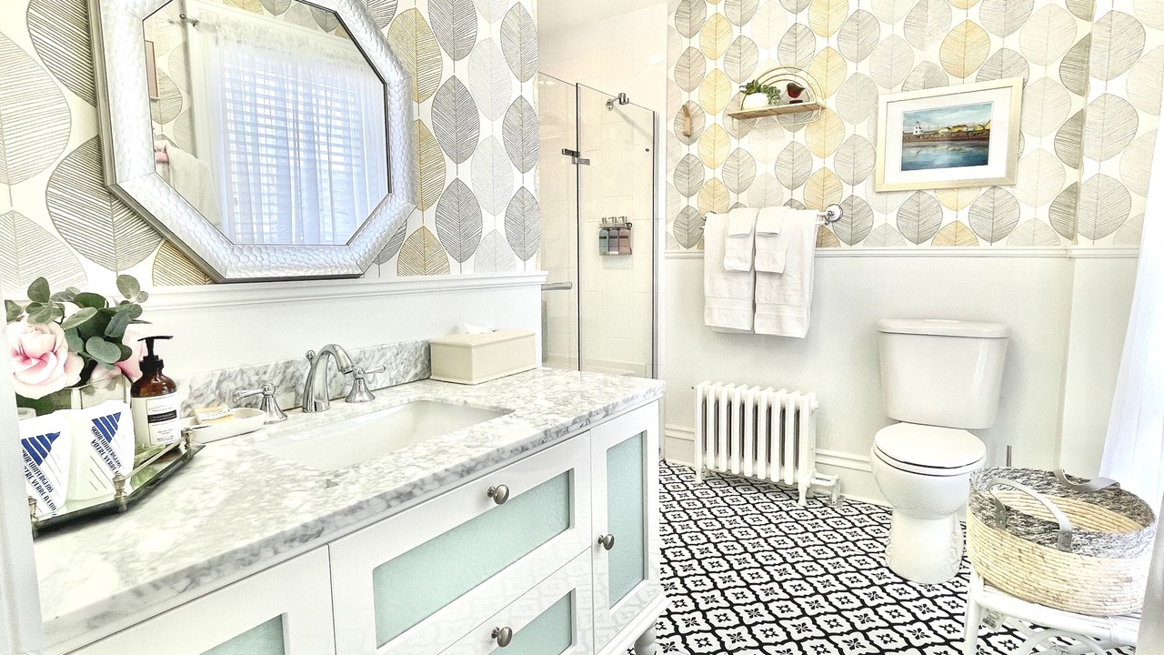 Photo of Bathroom in Queens Square