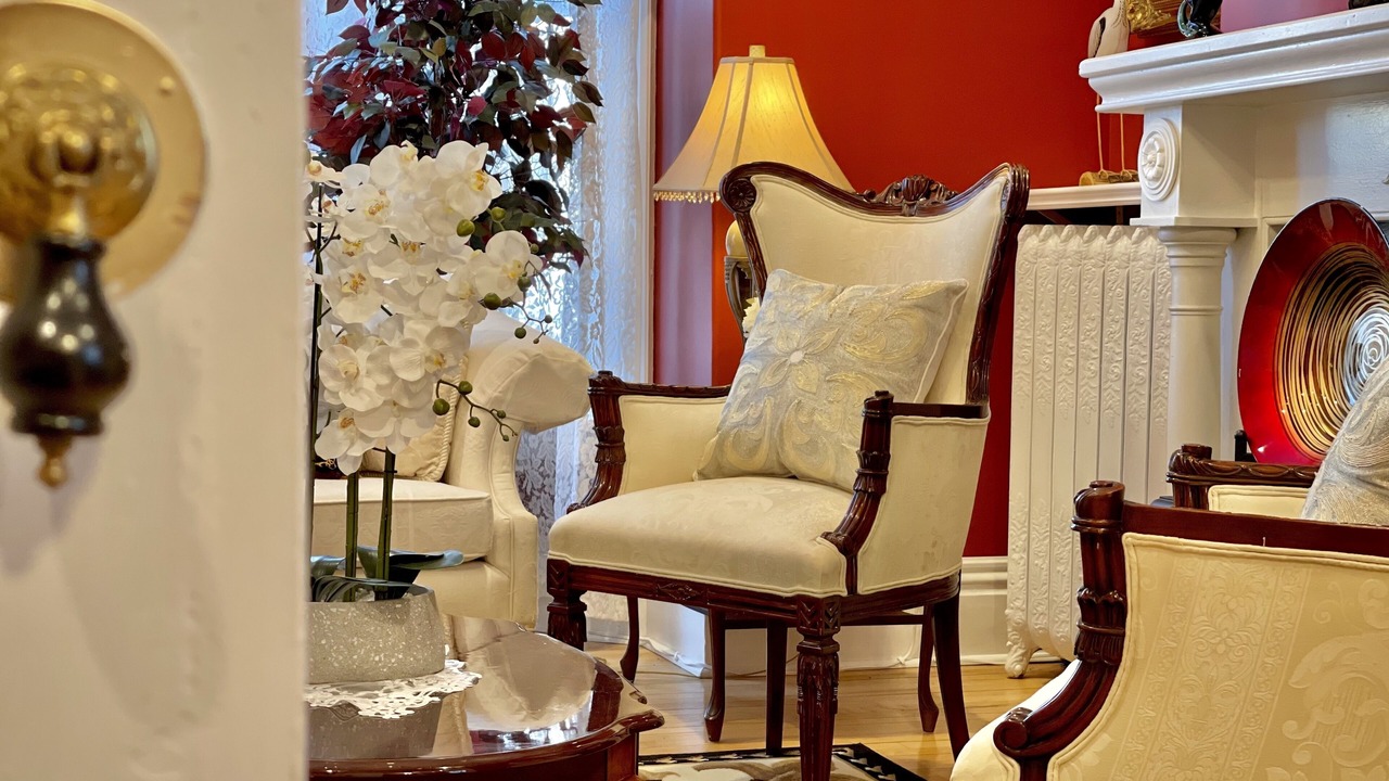 Photo of Others in Queens Square