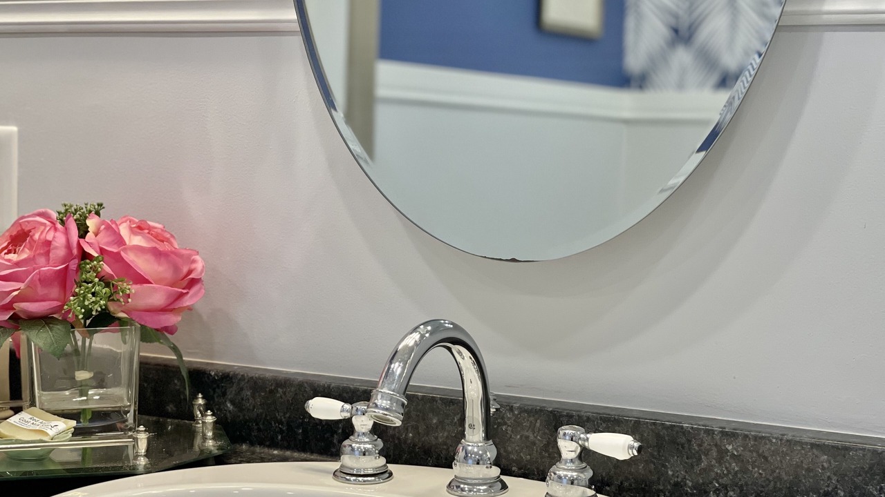 Photo of Bathroom in Queens Square