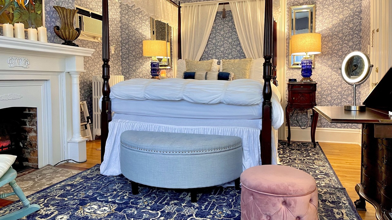 Photo of Bedroom in Queens Square