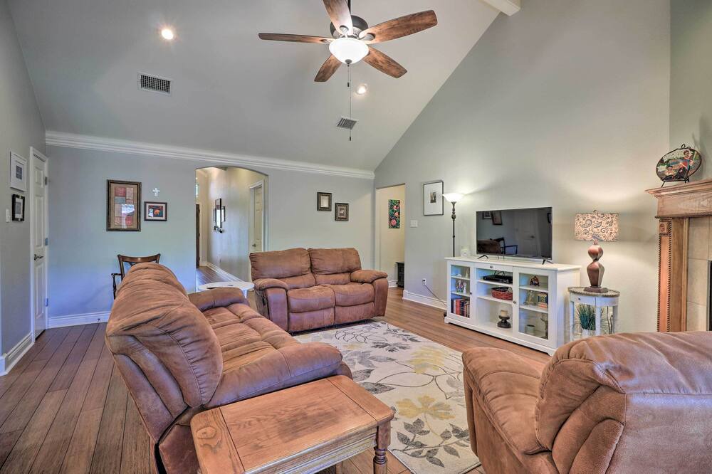 Photo of Livingroom in Apache Shores