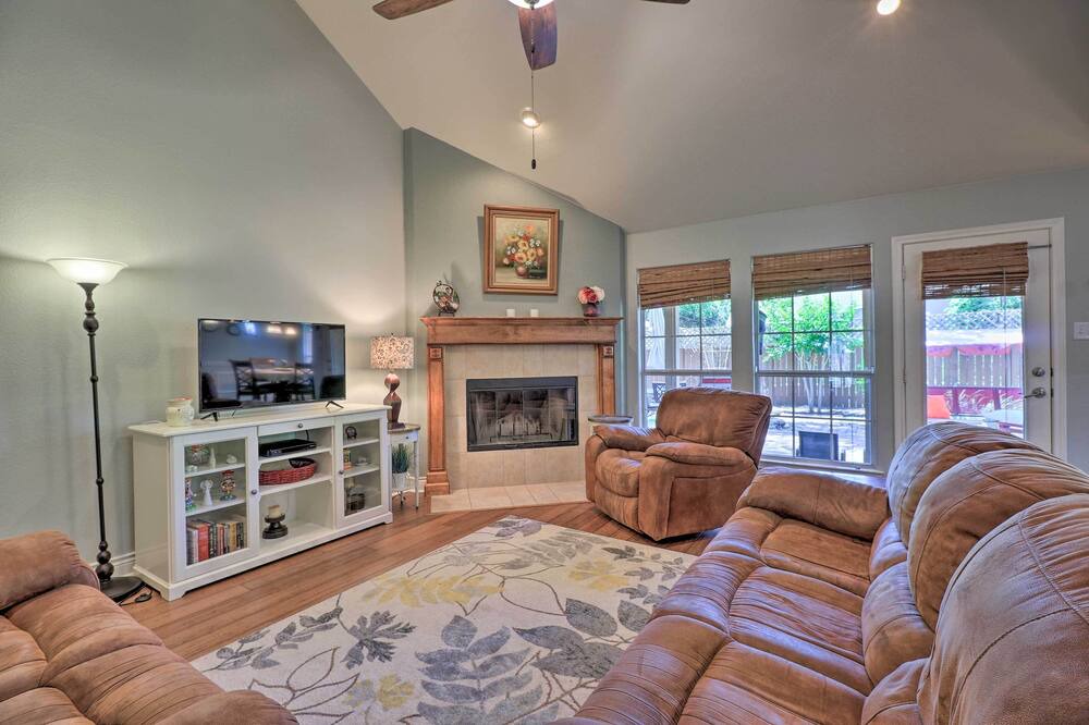 Photo of Livingroom in Apache Shores