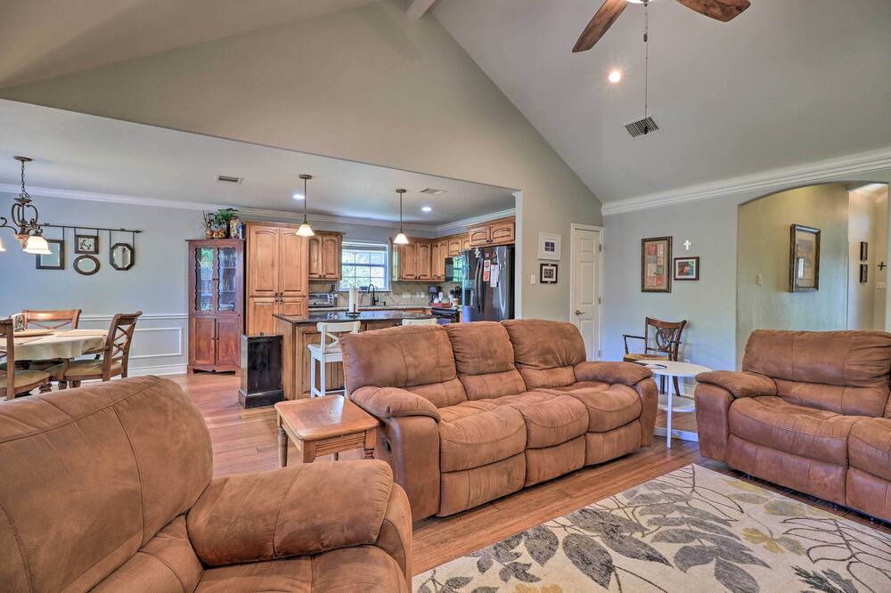 Photo of Livingroom in Apache Shores