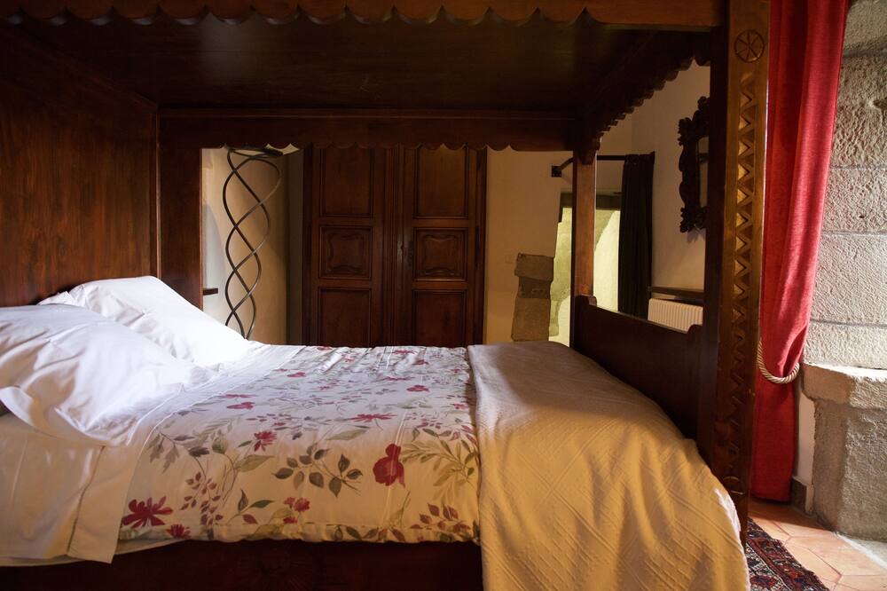 Photo of Bedroom in Brenthonne