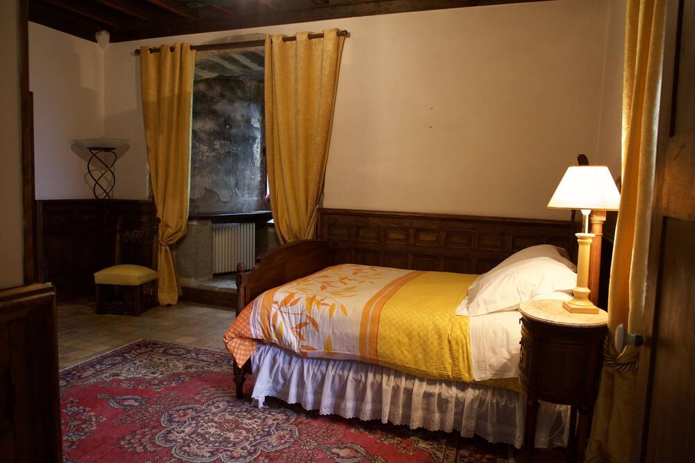 Photo of Bedroom in Brenthonne