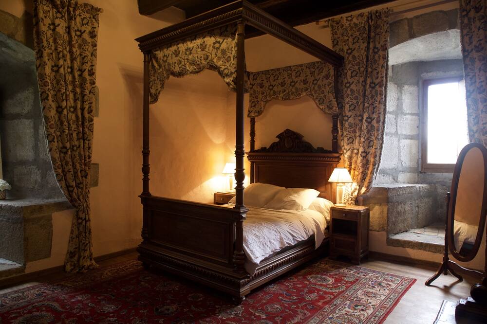 Photo of Bedroom in Brenthonne
