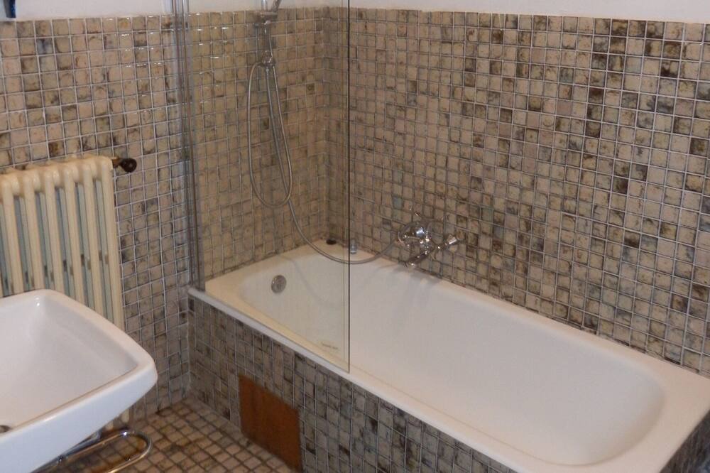 Photo of Bathroom in Brenthonne