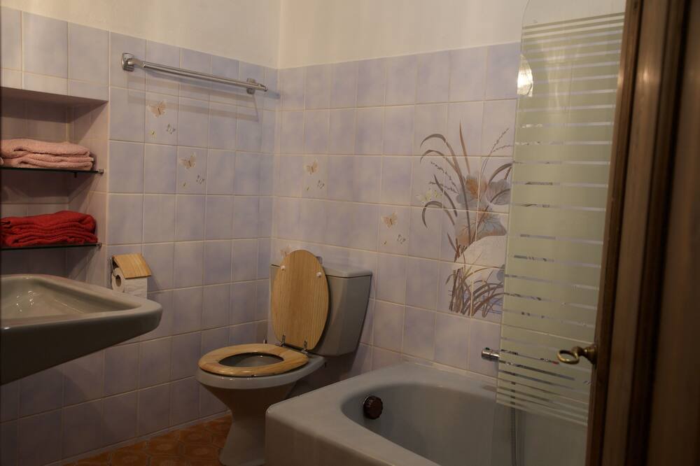 Photo of Bathroom in Brenthonne